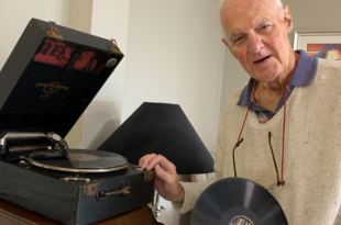 Derek’s Gramophone Fills Sleaford Hall with Nostalgic Joy
